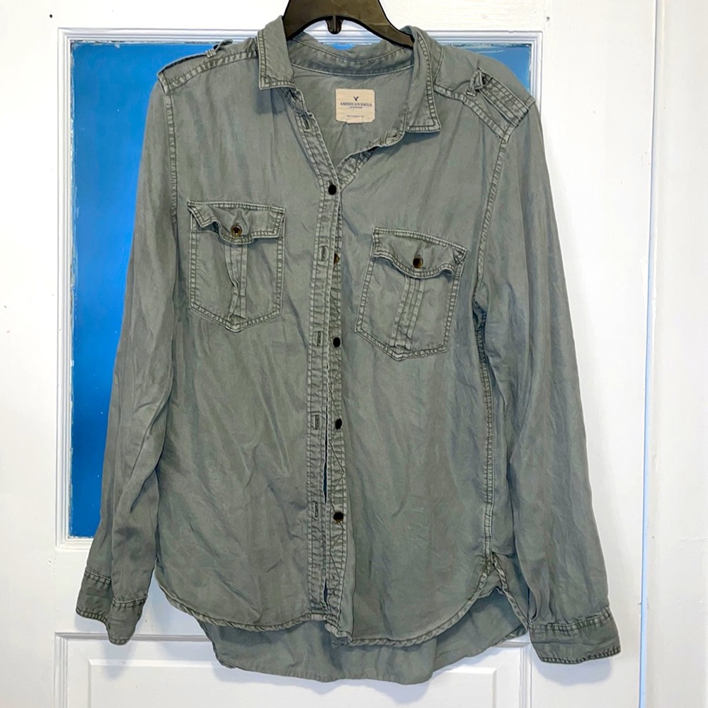 American Eagle button up
